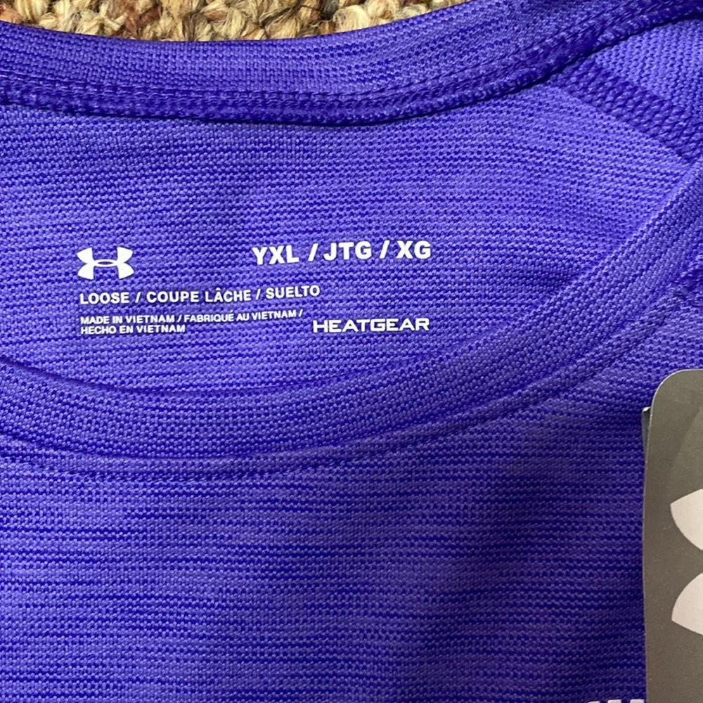 Under Armour t-shirt - Picture 2 of 3